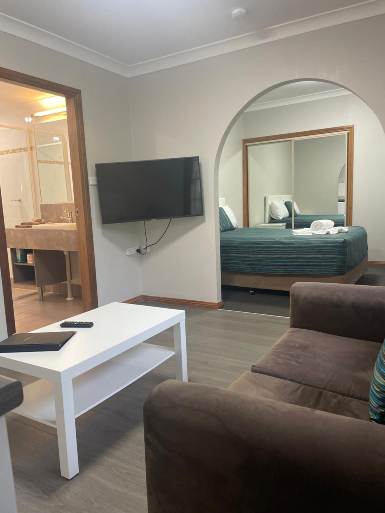 Oasis Inn Ulladulla - Welcoming Guests 18 Years And Older Zewnętrze zdjęcie