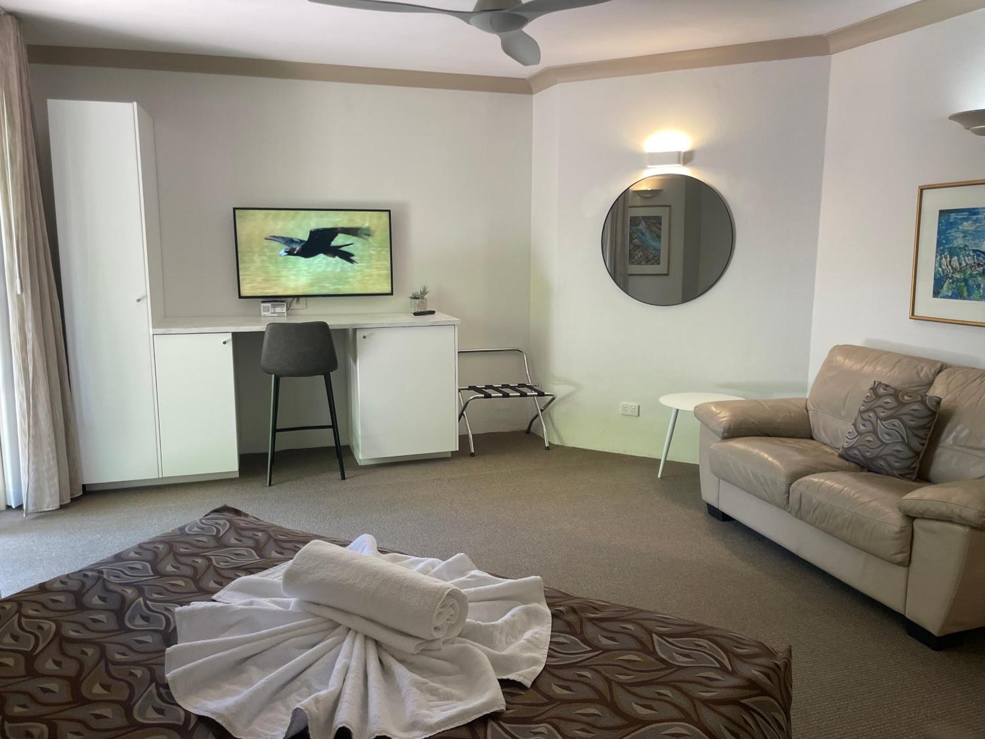 Oasis Inn Ulladulla - Welcoming Guests 18 Years And Older Zewnętrze zdjęcie